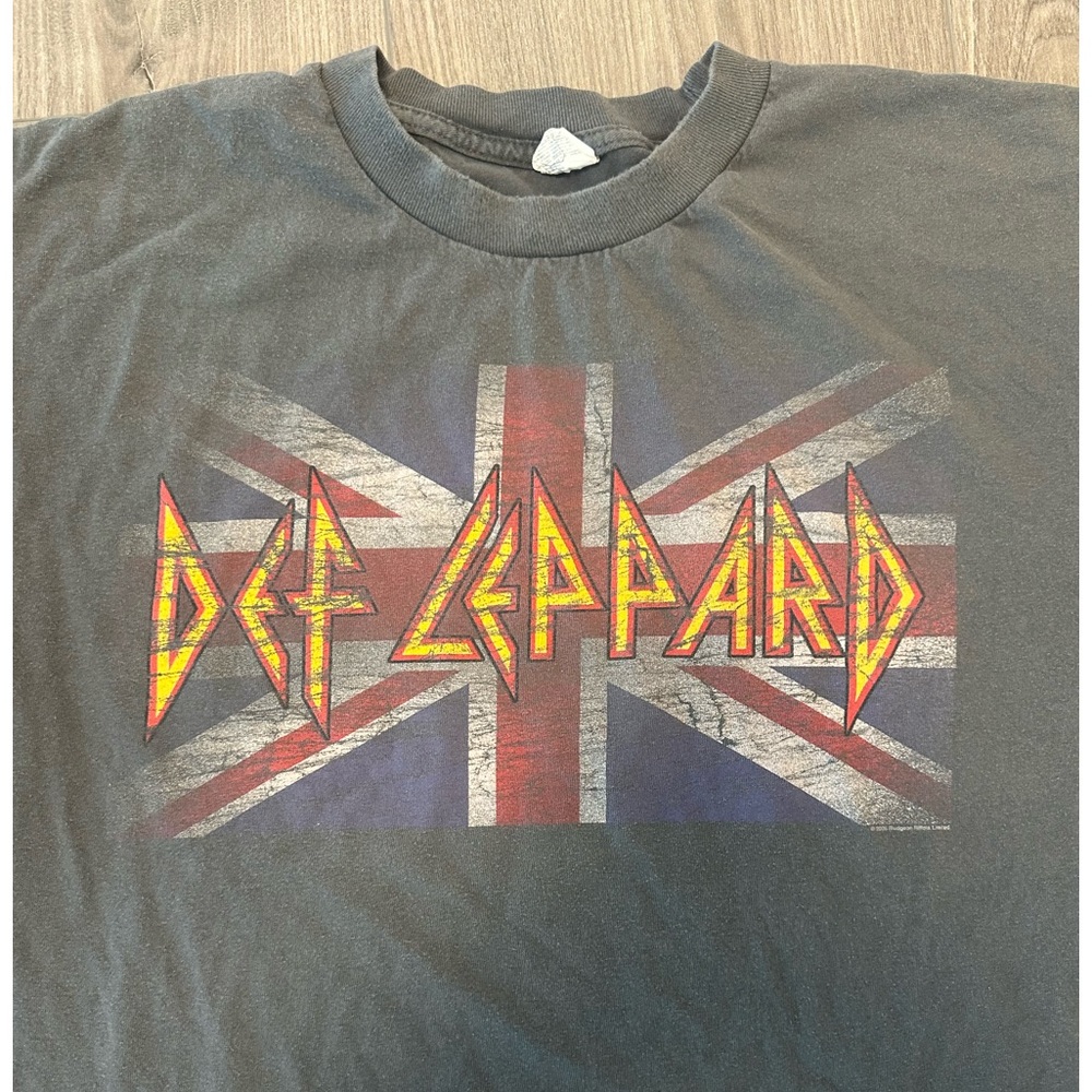 Def Leppard grey distressed XL EuC t shirt